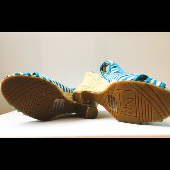 NWT- Not Rated Canvas stripe wedge - Picture 7 of 7